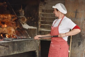 Janjetina s ražnja naš je najstariji gastro-brand, star najmanje 8 tisuća godina