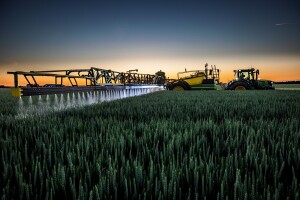 John Deere predstavio svoju najveću vučenu prskalicu do sada