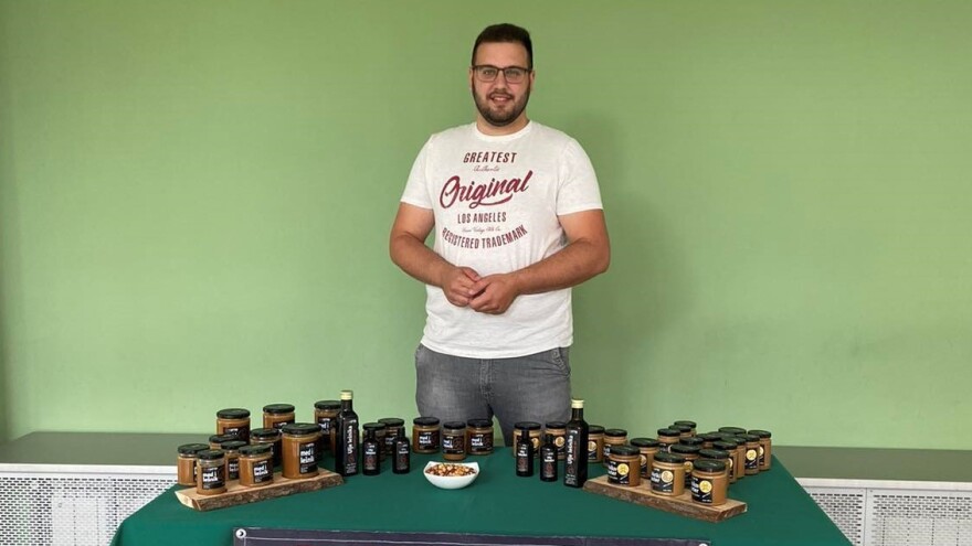 Studira, uzgaja lešnik i proizvodi zamenu za eurokrem - Nutto