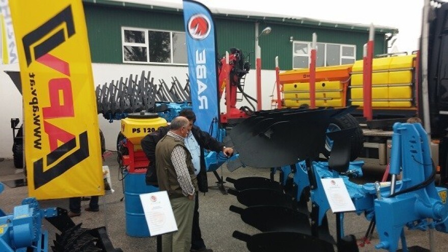 Suvremena mehanizacija odmah na ulazu!