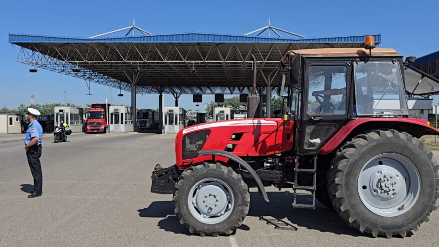 Rača blokirana za teretni saobraćaj, poljoprivrednici zovu Dodika: "Ne čuje nas ko treba"