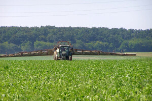 Zašto bi EU izvozila zabranjene pesticide u treće zemlje? Aktivisti traže obustavu