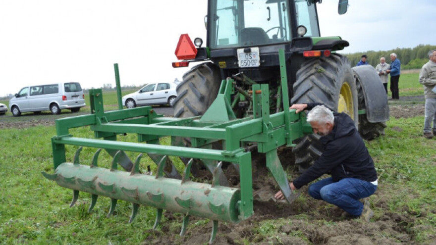 Hibrid podrivača i grubera za rahljenje tla