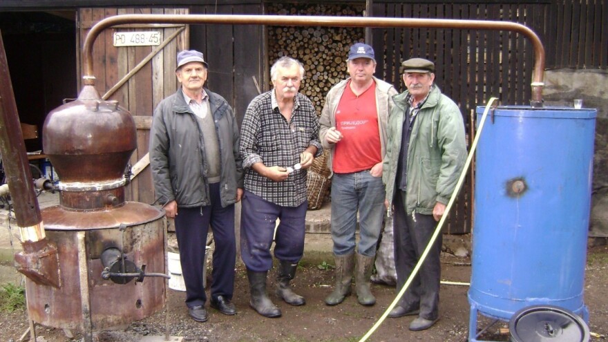 Iz pecare domaćina "vatrena voda" - lek za sve i svašta?