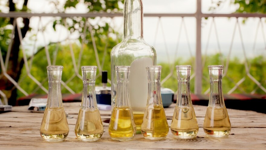 Kvalitetna rakija od šljiva: Muljanje, temperatura, destilacija