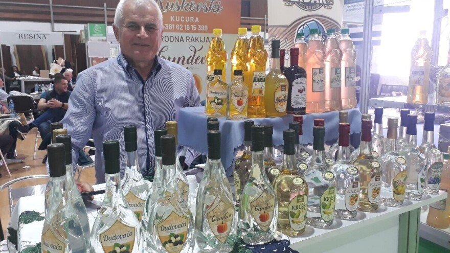 Da li ste probali rakiju od bundeve? Silvester Ruskovski godišnje ispeče 600 litara