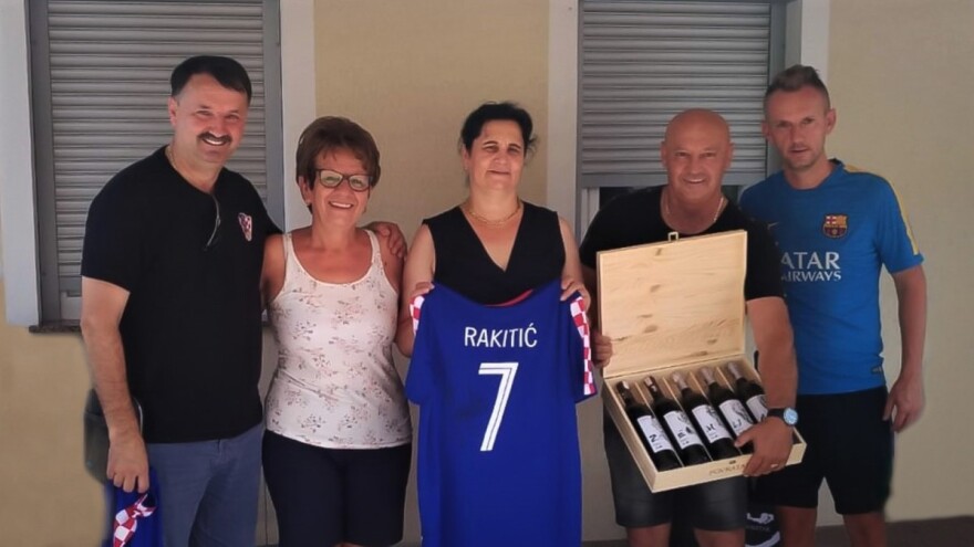 I Ivan Rakitić ide u vinare? Raketa dobio vinograd od žepačke Vinarije Povratak!
