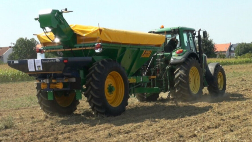 S Bogballe rasipačem olakšajte bacanje đubriva!