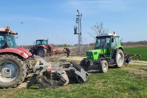 Sloga na delu: Lakše do kisačkih i padinskih njiva