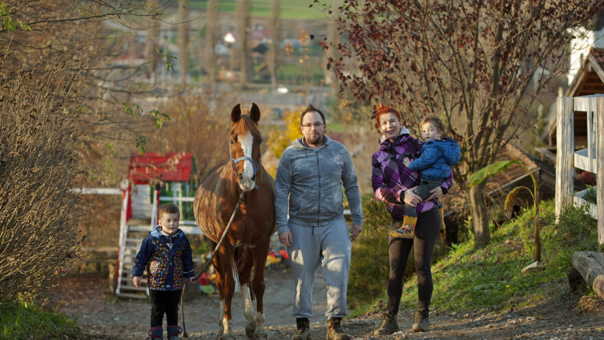Nismo željeli otići, otvorili smo farmu konja i etno kuću i sada svijet dolazi k nama!