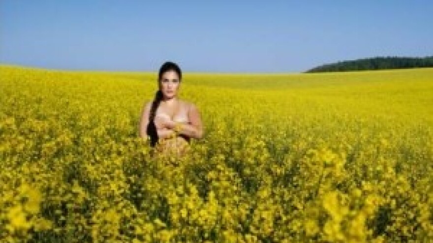 Mlade Bavarke snimile kalendar za promociju poljoprivrede