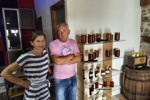 Senad Bajramović proizvodi 100% bio proizvode, a otvorio je i api komoru za liječenje osoba koje imaju probleme sa disajnim putevima