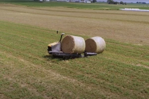Pre 50 godina proizveli su svoju prvu balirku - za godišnjicu predstavili robot za skupljanje bala