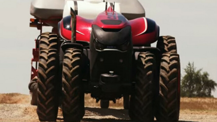 Robotski traktor - ore i sije bez vozača!