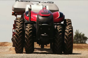 Robotski traktor - ore i sije bez vozača!