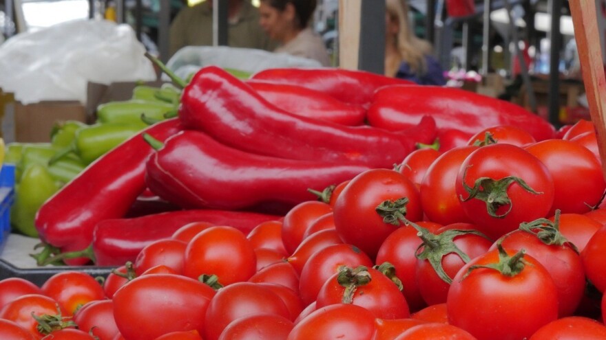 Paprika crvena roga - najtraženije povrće za zimnicu na tuzlanskoj pijaci