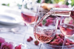 Dobro vino i lijepe žene - dva najslađa otrova