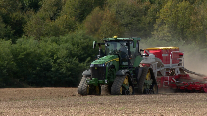 Traktorista Slaven po 12 sati u John Deereu 8RX: Pilotima radimo sve, samo treba sjediti