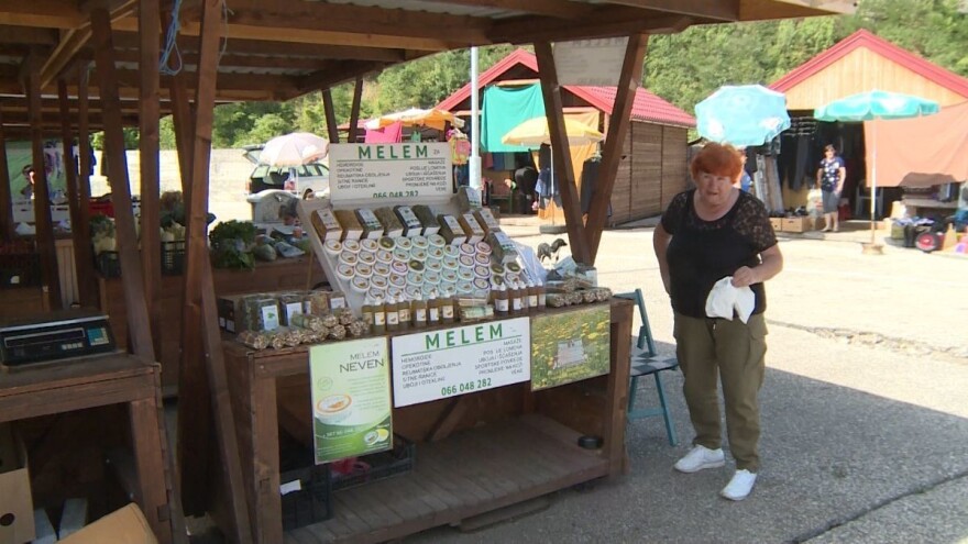 Od ljekovitog ruja može se dobiti čaj, farba za vaskršnja jaja, ali i muštikle