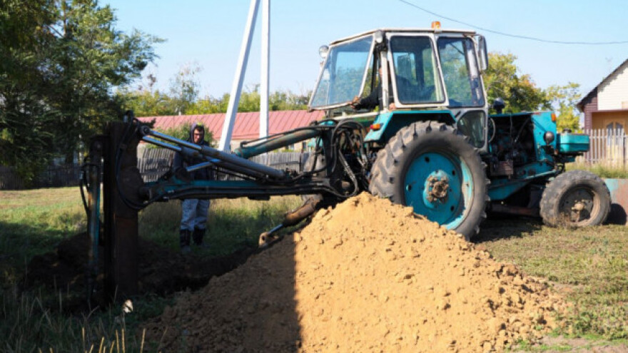 Traktor mu propao u 7 metara duboku rupu!