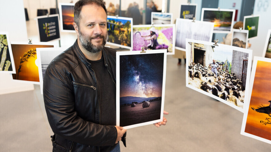 Kako je nastala nagrađena fotografija bala sijena: Danijel cijelu noć "lovio" prizor