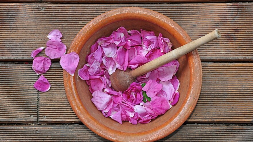 Ruža i šafran za liker, slatko i džem