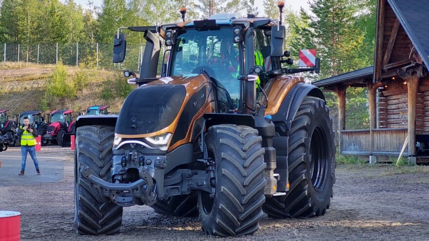 Valtra S416: Novi boss na poljima i najjači predstavnik S serije