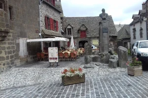 Gradić koji turistički uspon duguje kravama - Saint bonnet de Salers