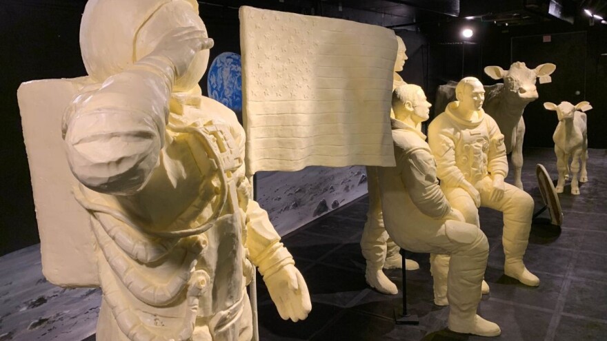 Od maslaca napravili skulpture posade Apola 11