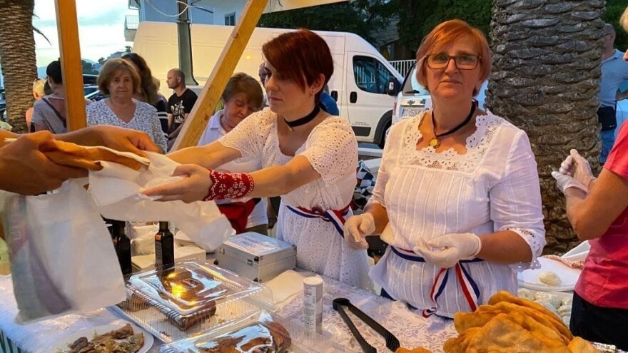 OPG-i iz cijele zemlje na jubilarnom sajmu "Okusi Hrvatsku" u Baškoj Vodi