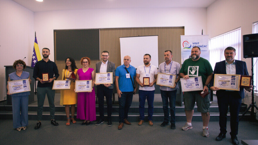 Domaće kiselo vrhnje ukupni pobjednik "Sajma šljive": Ko je sve nagrađen?