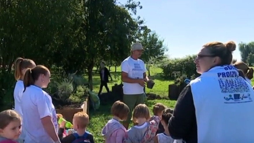 Roditelji i djeca zajednički uče o uzgoju bilja!
