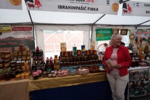 Finka Ibrahimpašić se ne predaje, i ove je godine izložila proizvode na Cazinskom sajmu