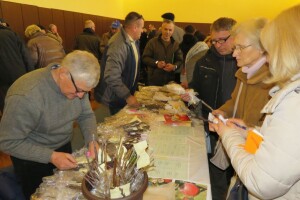 Očuvali tradicijsko prirodno blago, u Cerniku razmijenjene stotine starih sorti voća i povrća