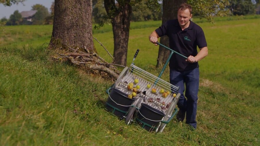 Jednostavno sakupljanje voća s tla s Huemer Type 800 uređajem