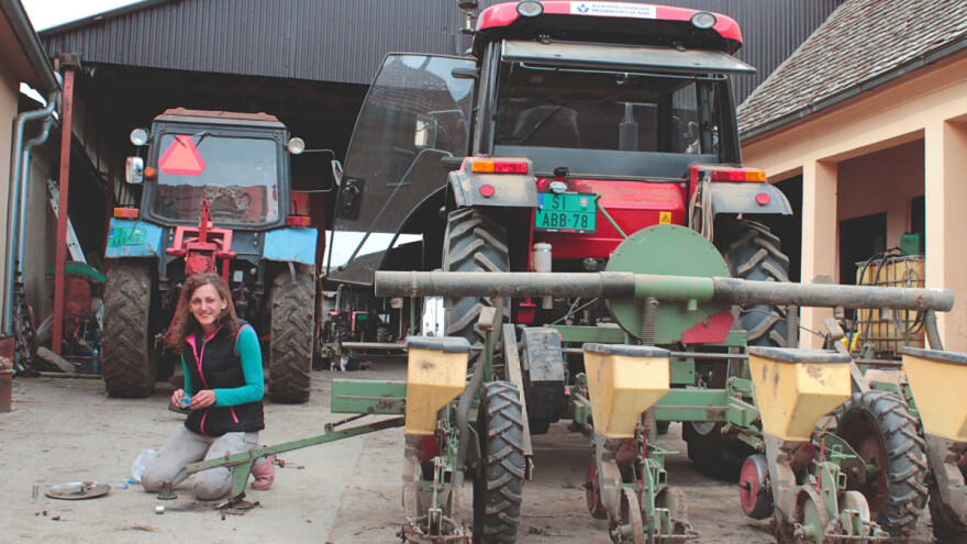 Devojka od 27 godina vozi traktor, podmazuje kombajn, menja ležajeve