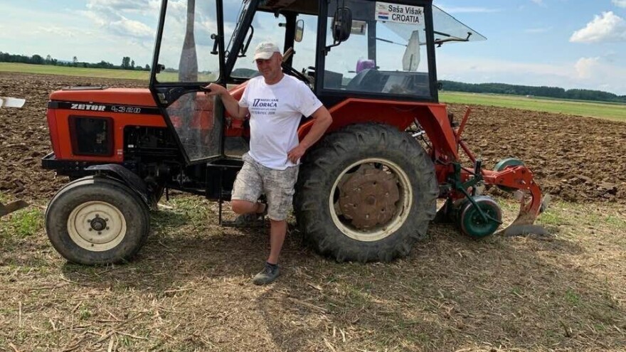 Boje Hrvatske na svjetskom prvenstvu treći put brani Saša Višak kojemu je oranje - hobi!