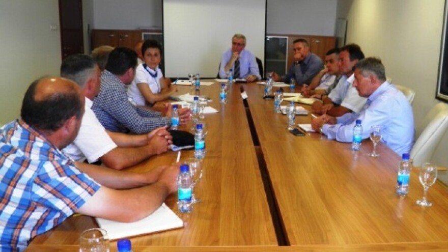 Održani radni sastanci sa mljekarima i voćarima