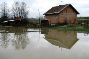 Sava poplavila oranice oko Gradiške, sada stagnira