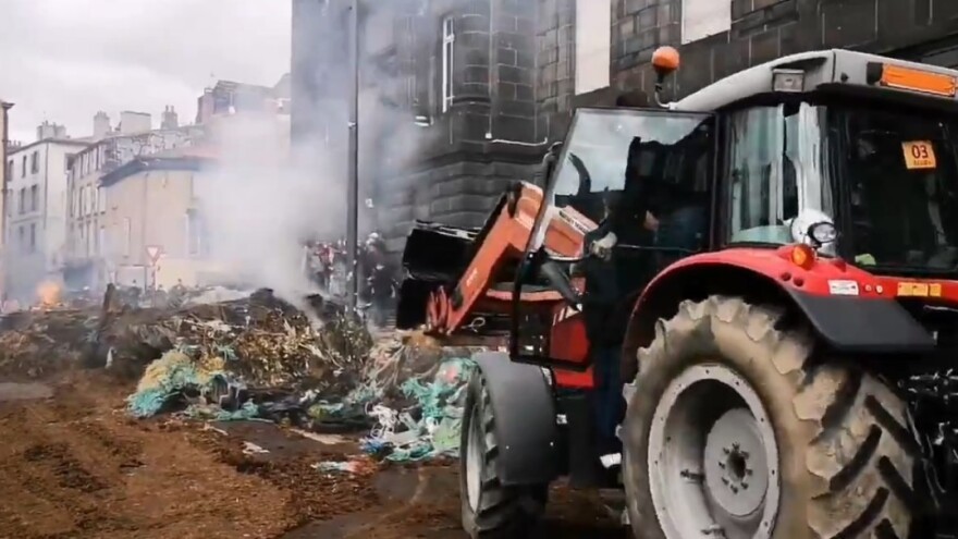 Neredi u Francuskoj: Poljoprivrednici na ulicama zbog poreza na gnojiva