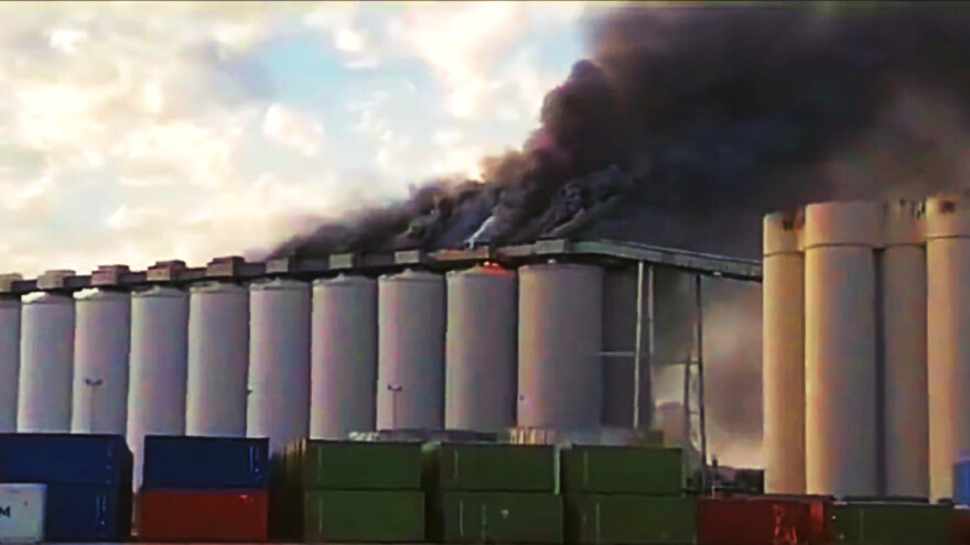 Strahoviti požari u dvije europske luke - gorjeli silosi za pšenicu i otpad