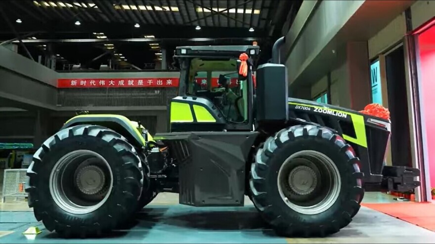 Kina predstavila najmoćniji traktor na svetu sa 1.200 konjskih snaga!