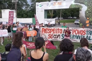 Domorodački demonstranti upali na konferenciju o klimi: Amazonska prašuma nije na prodaju!