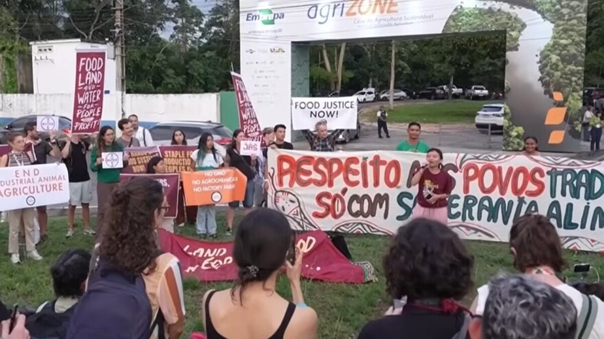 Domorodački prosvjednici upali na konferenciju o klimi: Amazonska prašuma nije na prodaju!