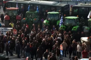 Grčki seljaci i dalje protestuju, blokiraju luke i granice zbog kašnjenja isplata i korupcijskog skandala