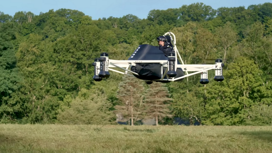 Poljoprivrednik iznad zemlje - pomoću mega drona će nadgledati imanja
