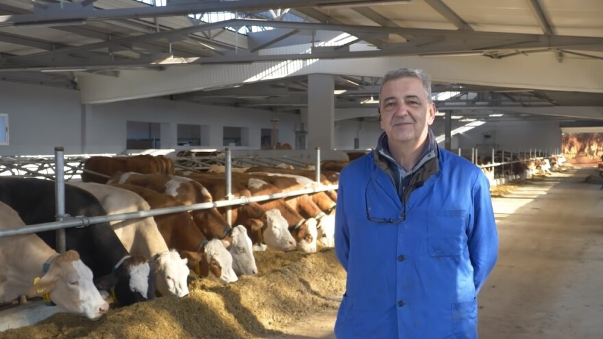 Farmer iz Viteza svakoj kravi kupio dušek od 200 maraka