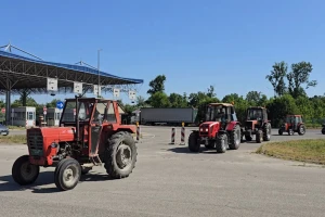 Počeo protest ratara: Poljoprivrednici stigli na Raču