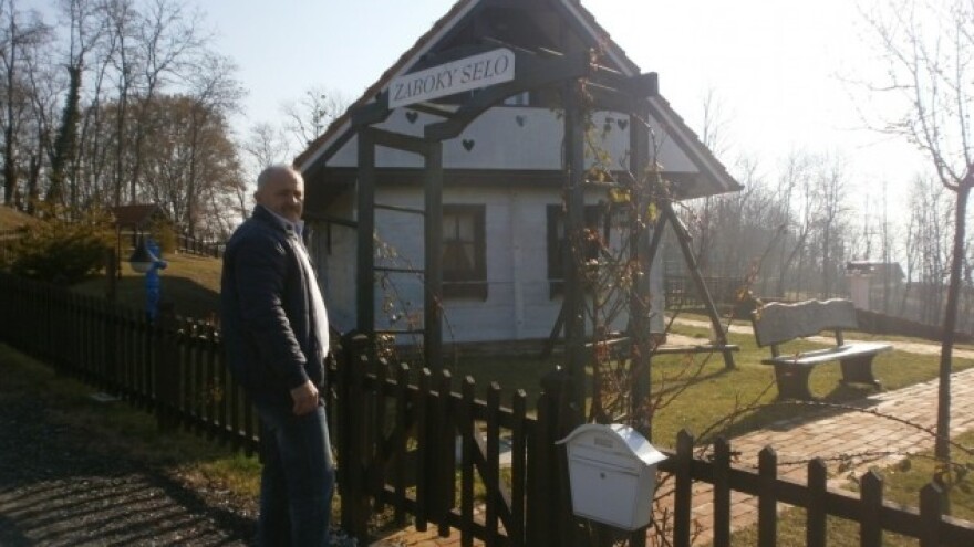 Dvije drvene hiže ne čine selo, ali tri već da!