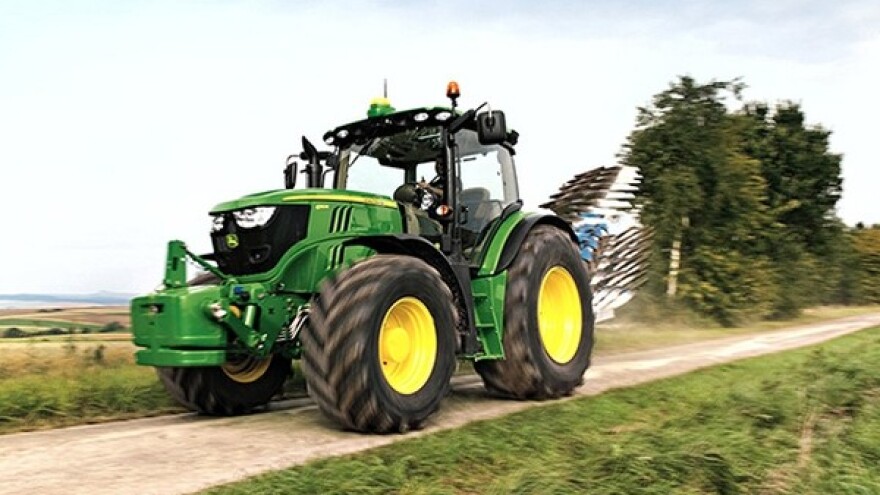 Traktor John Deere 6R